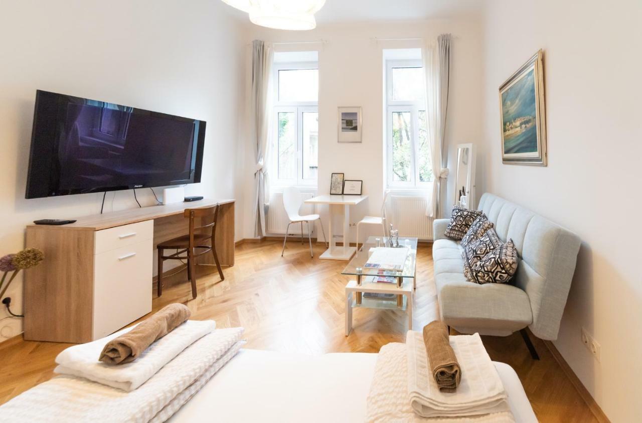 Prater Studio Next Fair, Un, Wu And City Center Apartment *