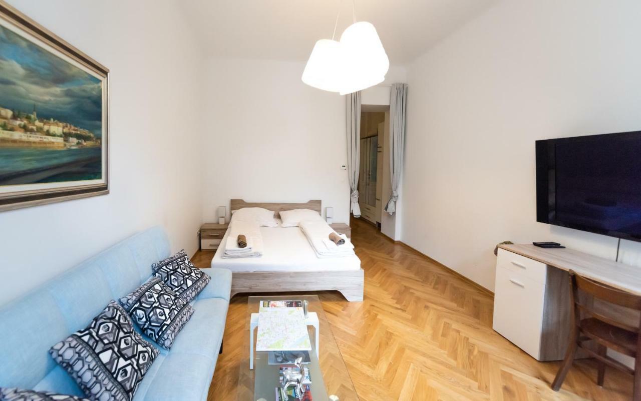 Prater Studio Next Fair, Un, Wu And City Center * Wien