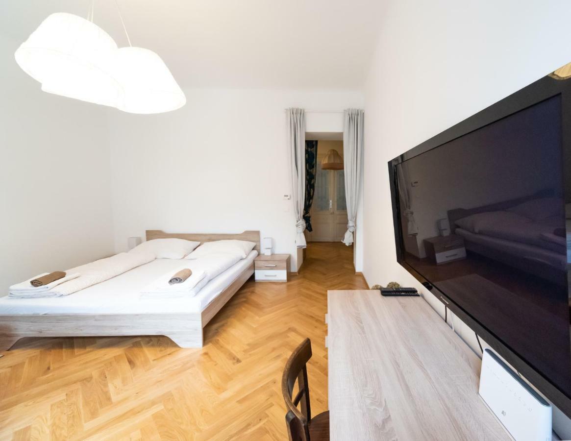 Apartment Prater Studio Next Fair, Un, Wu And City Center Wien