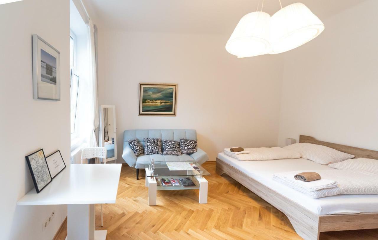 Prater Studio Next Fair, Un, Wu And City Center Wien